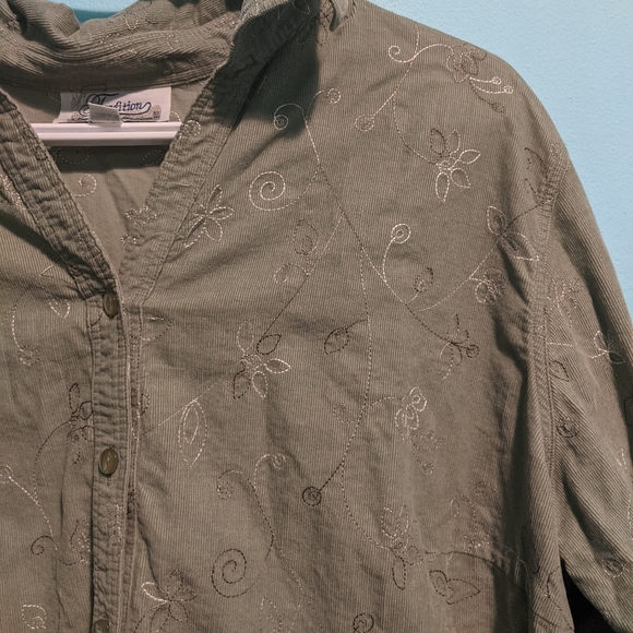 Tradition button-up top - Picture 3 of 8